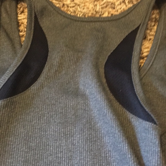 Ripped under armour  tank top - Picture 3 of 4